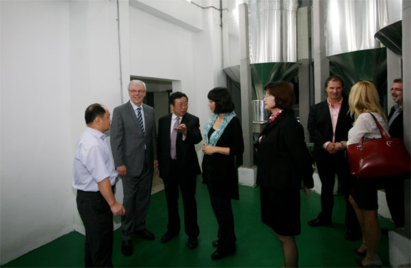 加拿大马尼托巴省省长Greg Selinger先生来置地娱乐场
访问