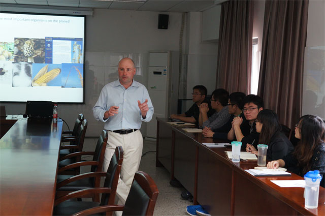 《Mold, Mushroom and Human》讲座在置地娱乐场
召开