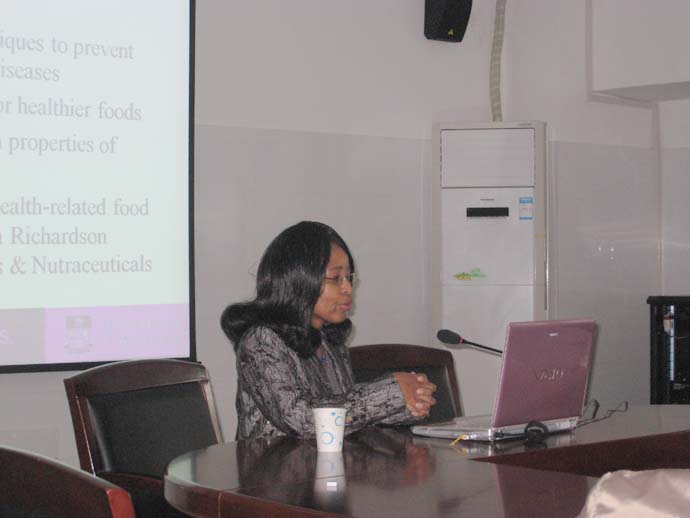 加拿大曼尼托巴大学Trust Beta教授和浙江大学包劲松教授应邀来置地娱乐场
讲学