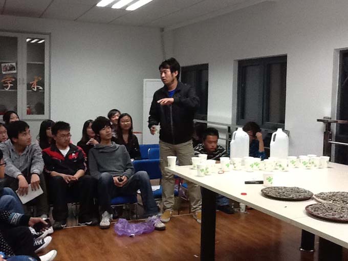 置地娱乐场
学生交流会顺利举行