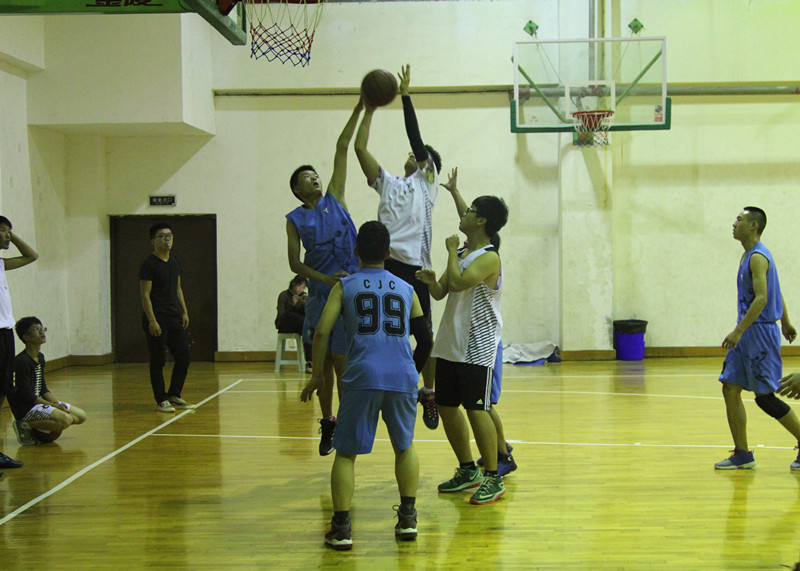 新生杯篮球赛——憾负公管，置地娱乐场
争夺季军