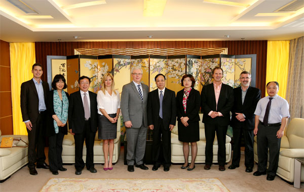 加拿大马尼托巴省省长Greg Selinger先生来置地娱乐场
访问