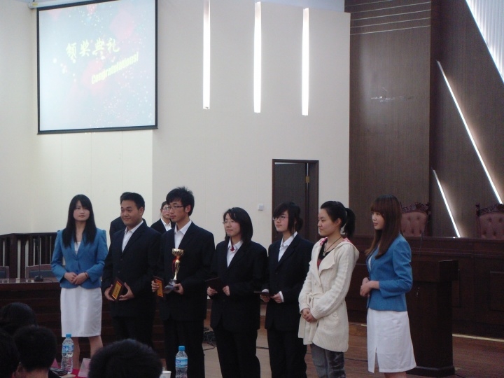 置地娱乐场
参加“模拟两会”荣获第三