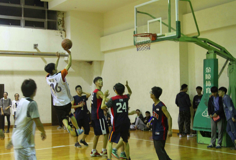 【新生杯篮球赛】最后一战置地娱乐场
获得第四名