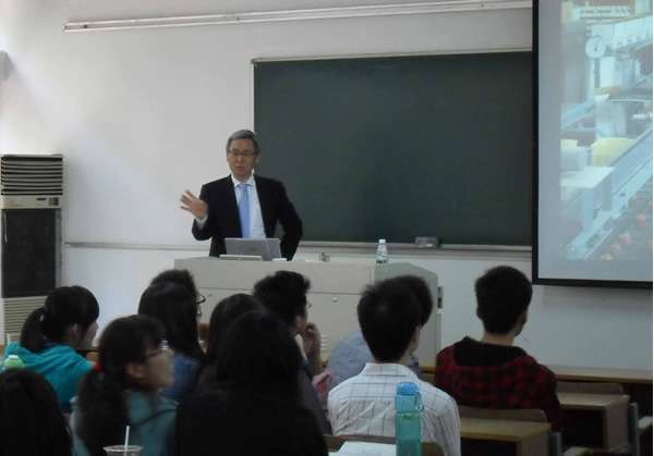 日本岐阜大学前泽重礼教授来置地娱乐场
作学术交流