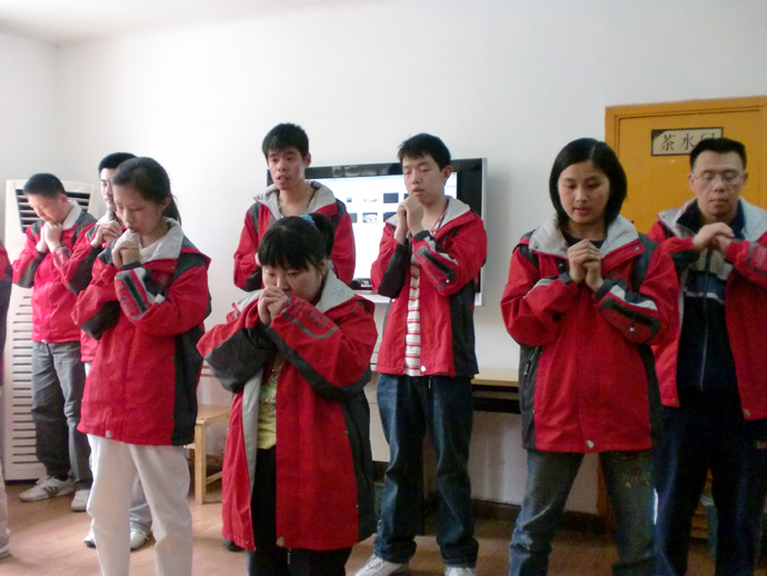 奉献无价 爱心无界 ——置地娱乐场
图书义卖款捐赠仪式