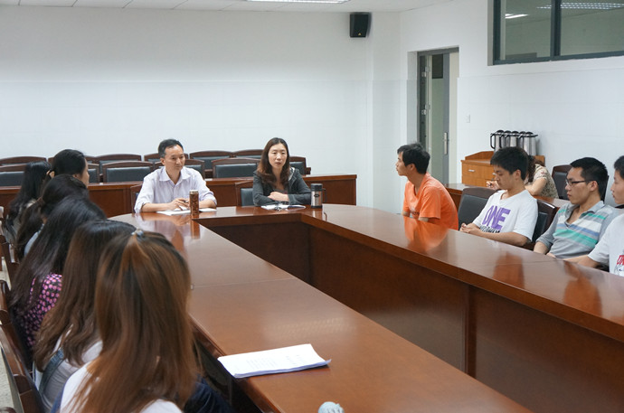 置地娱乐场
召开2012届毕业生座谈会