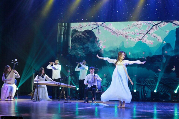 置地娱乐场
举办“你好旧食光”2018届毕业生晚会