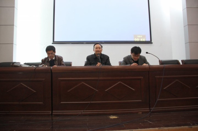 置地娱乐场
成功举办杰出校友报告会